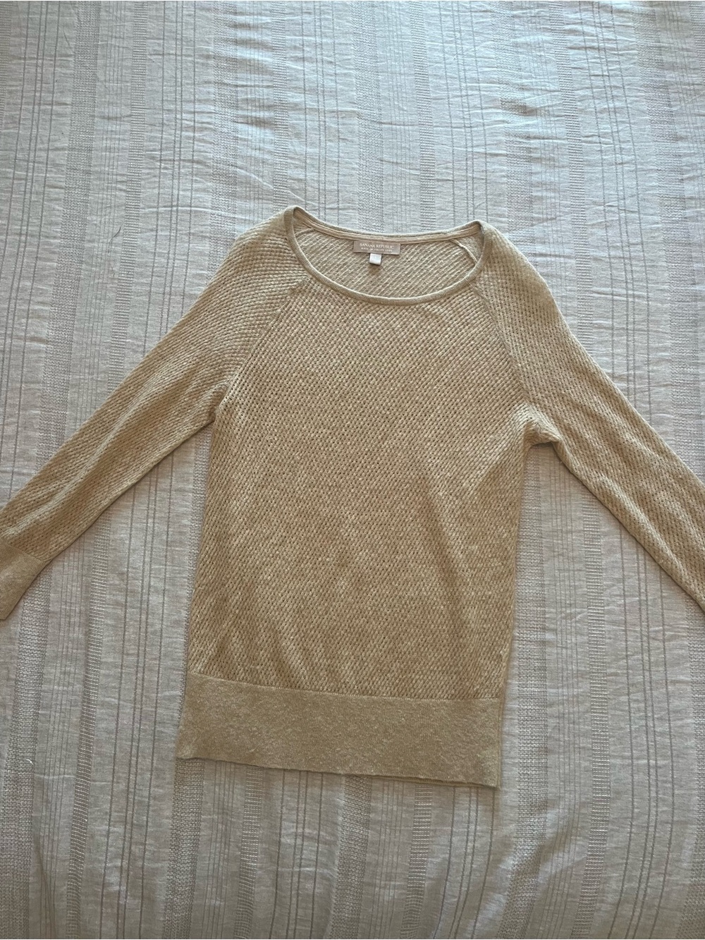 Banana Republic Light 100% Italian Wool Sweater Beige - Small
